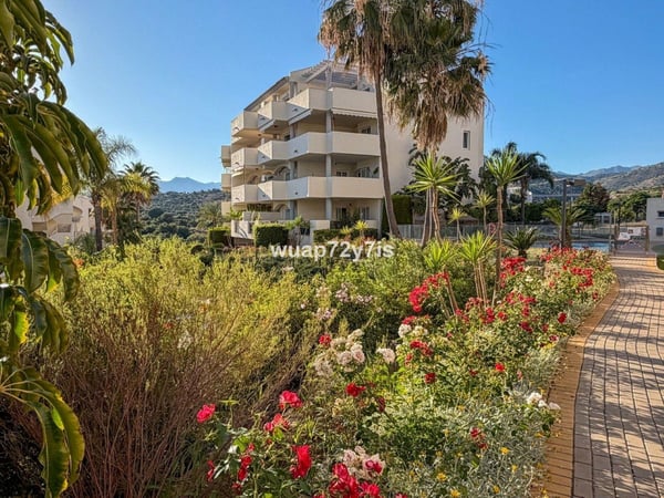 Apartment in Elviria - view 1