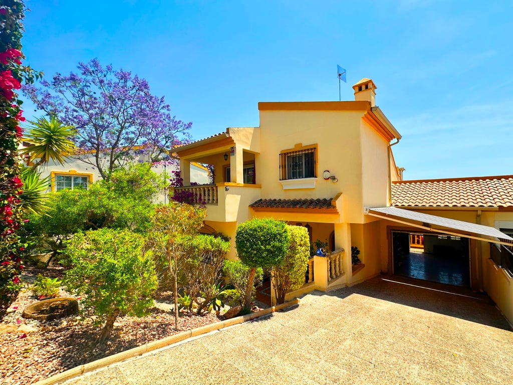 Villa in Dehesa de Campoamor - Image 3