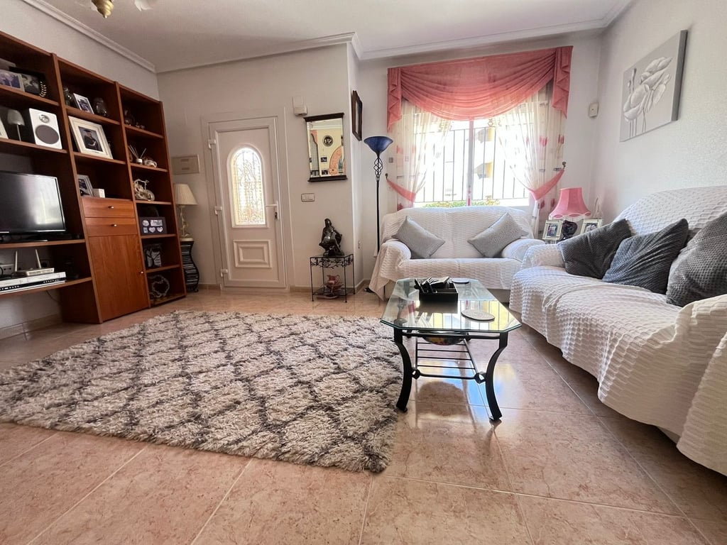 House in Villamartin - Image 3