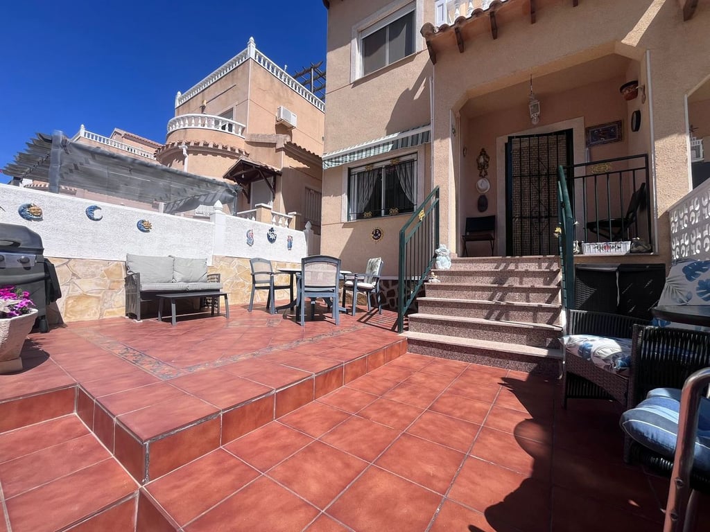House in Villamartin - Image 2