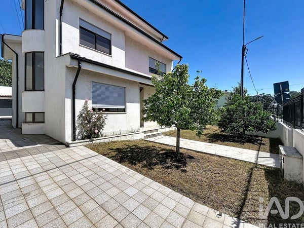 House in Costa - view 1