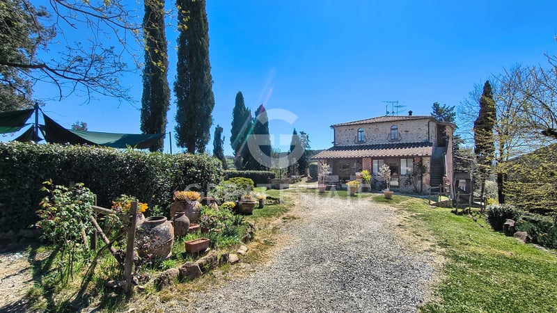 House in Volterra - view 1