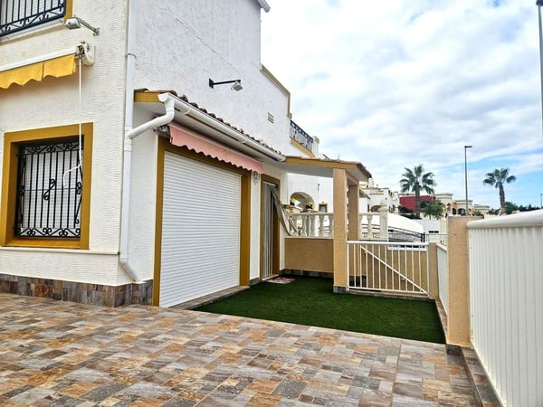 House in Dehesa de Campoamor - view 1