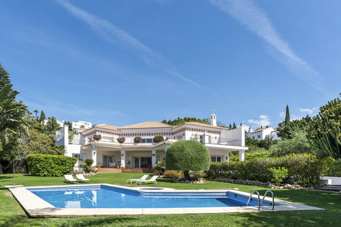House in El Paraiso - view 1