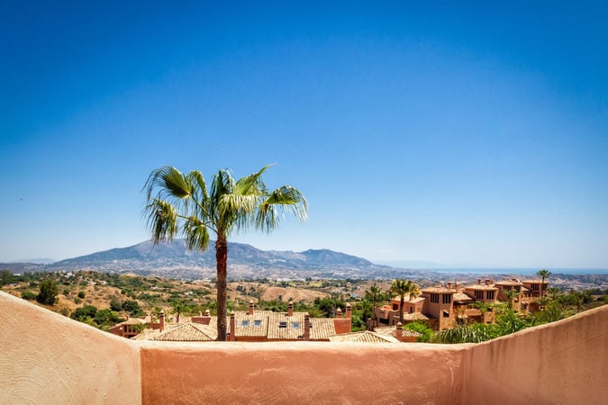 Apartment in La Mairena - view 1