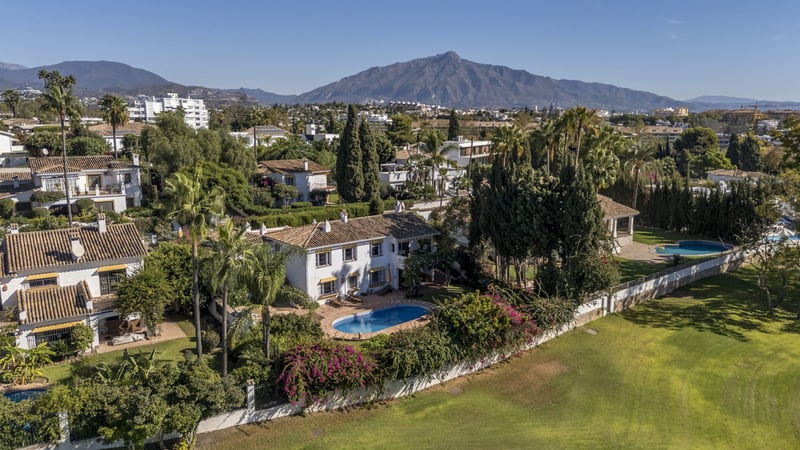 Villa in Guadalmina - view 1