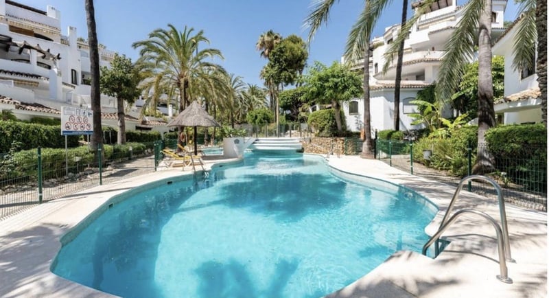 Apartment in Elviria - view 1