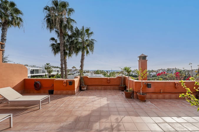 Villa in Nueva Andalucia - view 1
