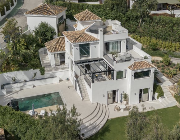 Villa in Nueva Andalucia - view 1