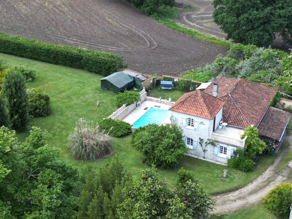 House in Charmant
