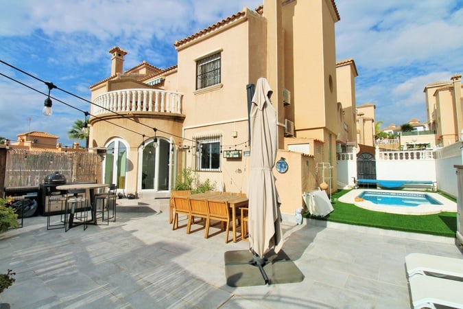 House in Villamartin - view 1