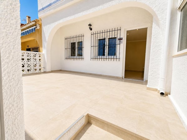 House in San Fulgencio - view 1