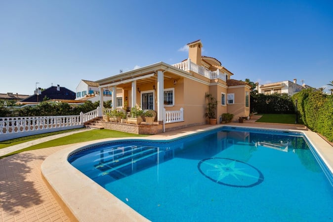 House in Torrelamata - view 1