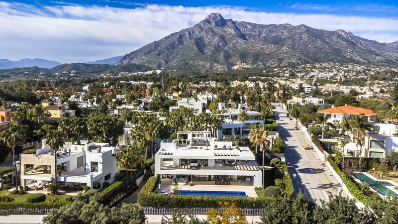 Villa in Nueva Andalucia - view 1