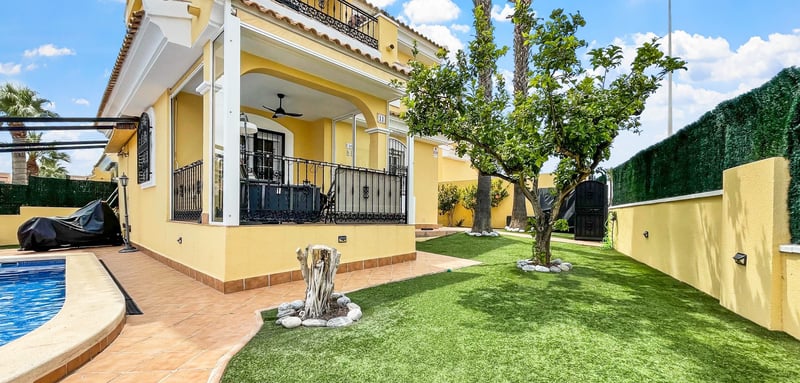 Villa in La Zenia - view 1