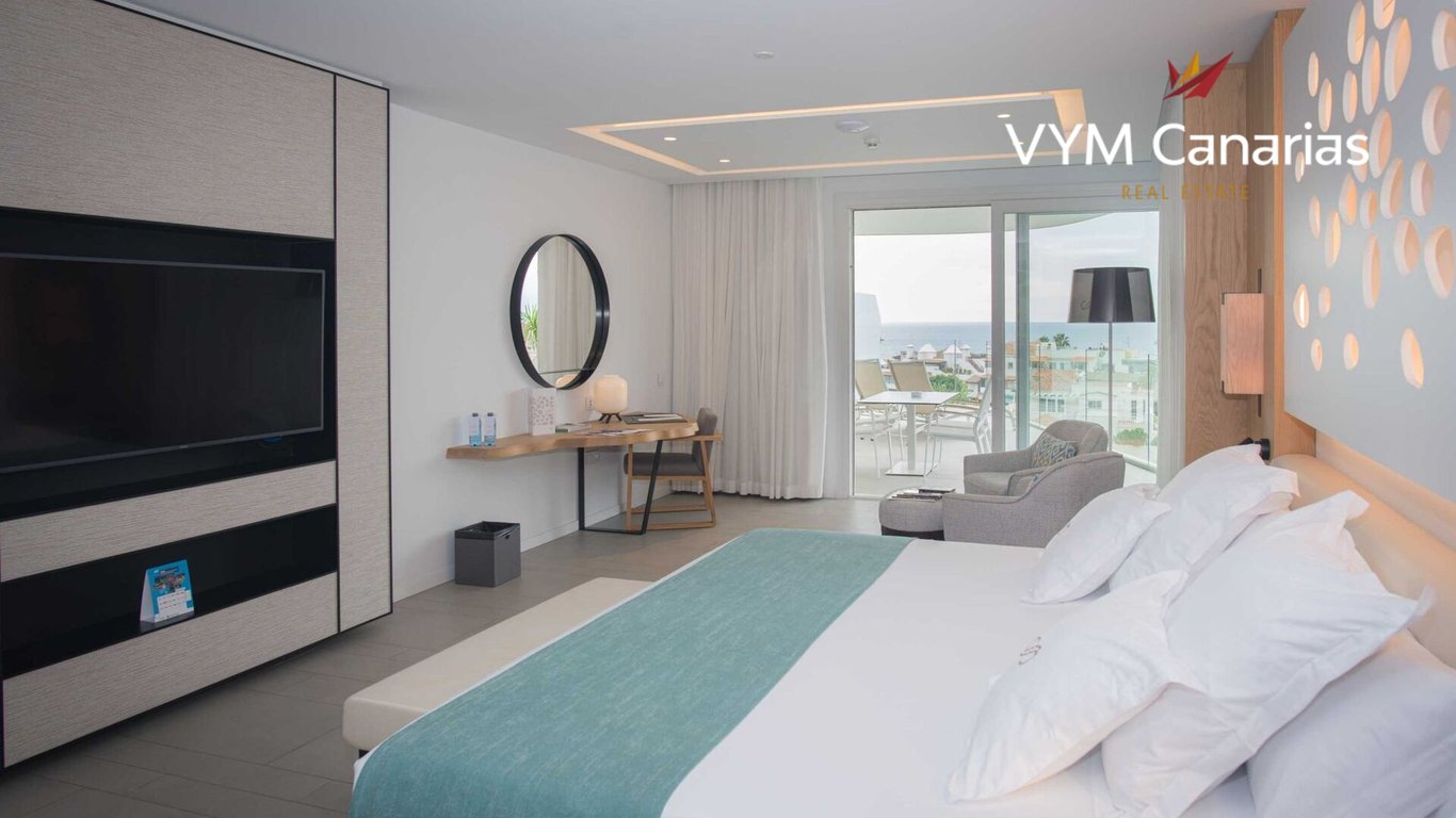 Apartment in La Caleta - Image 3