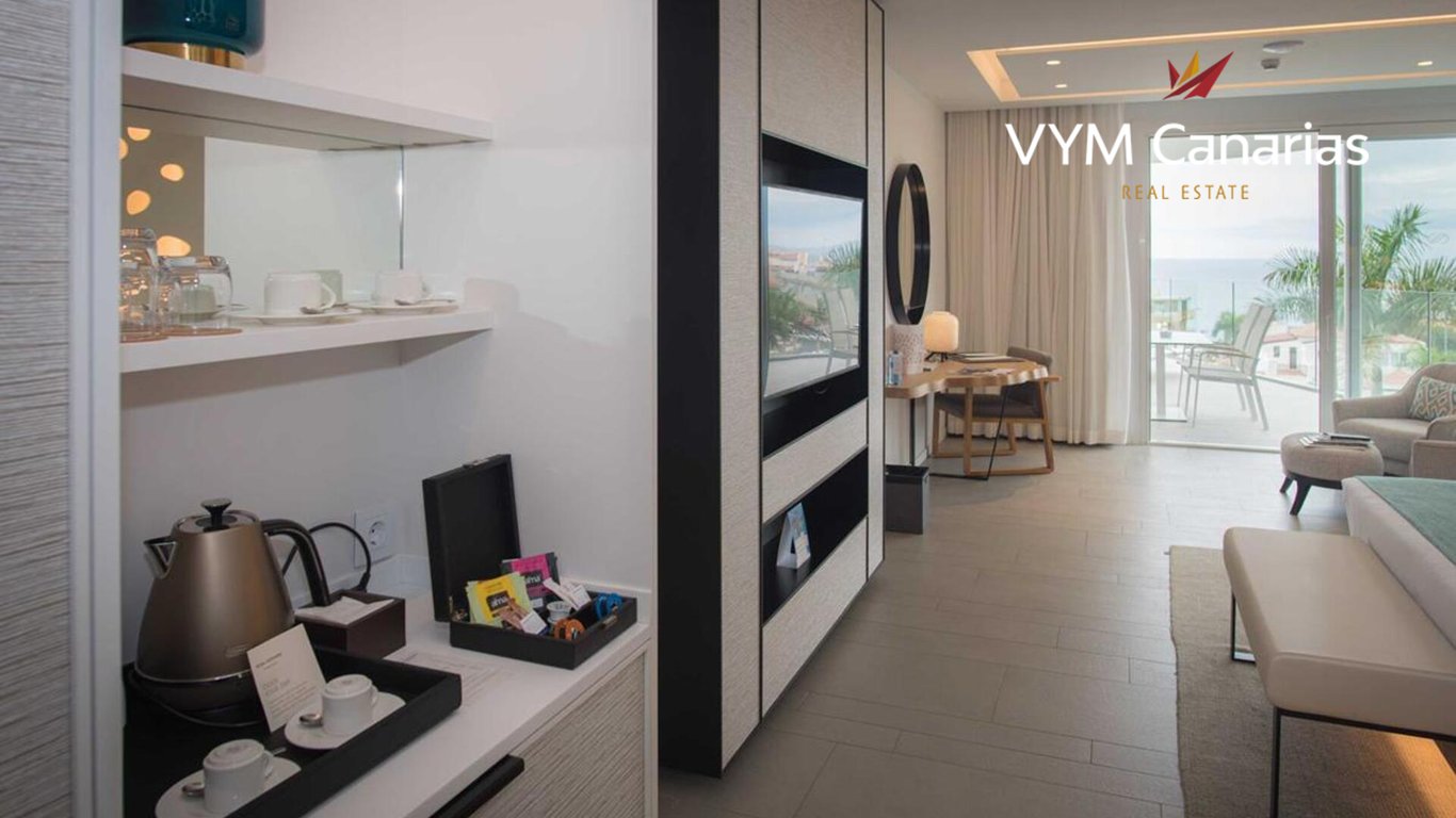 Apartment in La Caleta - Image 3