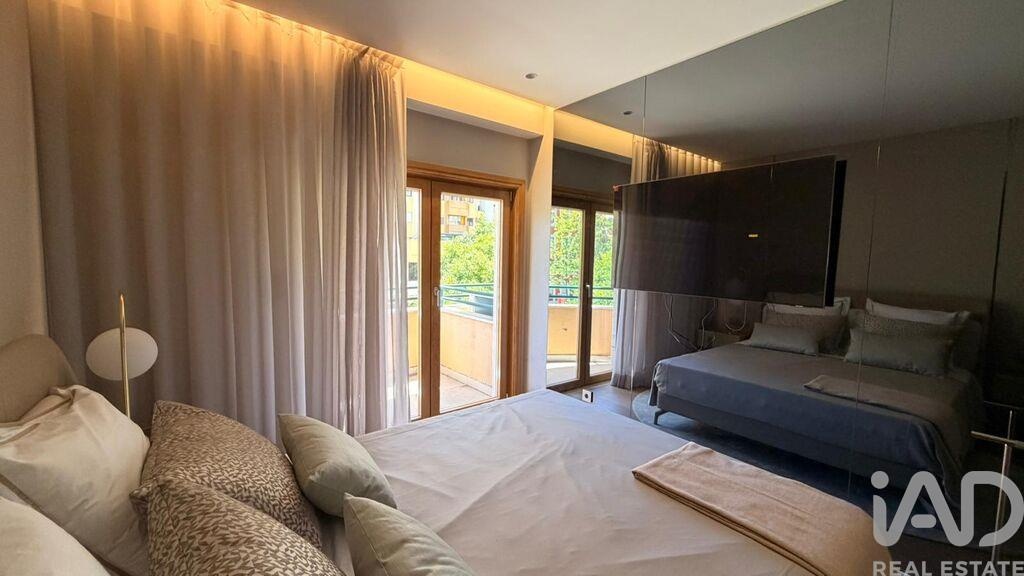 Apartment in Carnide - Image 3