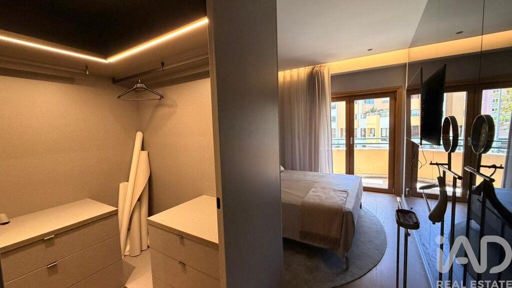 Apartment in Carnide - Image 2