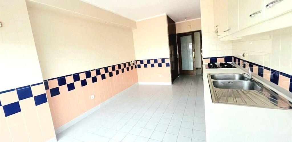 Apartment in Santa Maria de Lamas - Image 2