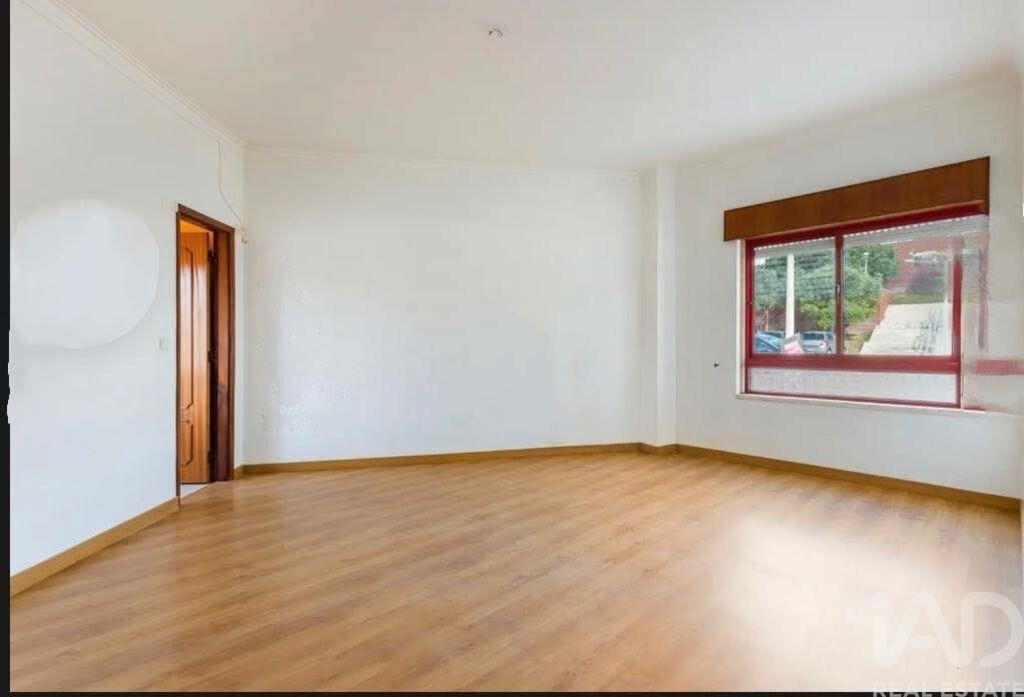 Apartment in Alverca do Ribatejo - Image 3