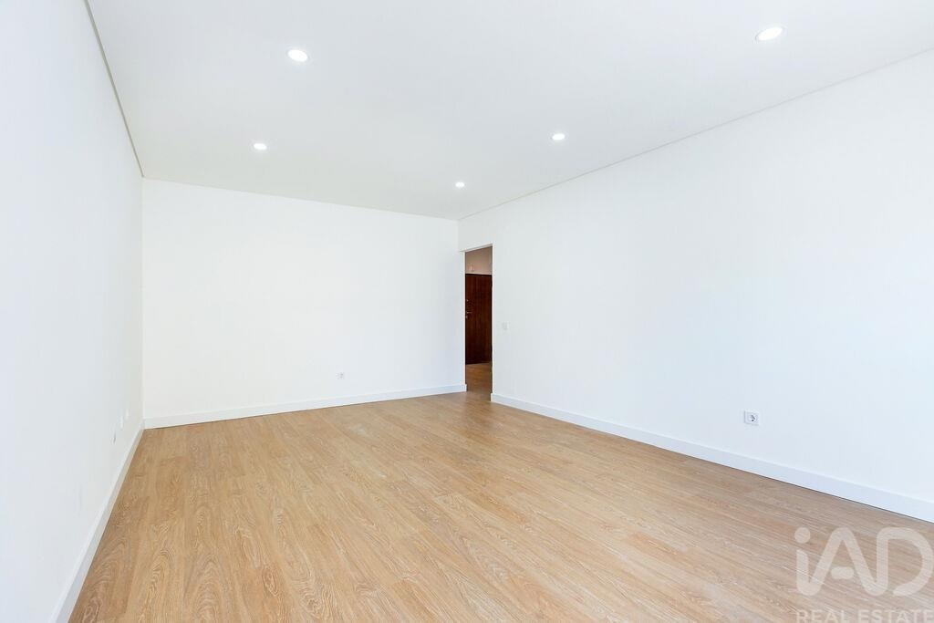 Apartment in Baixa da Banheira - Image 3