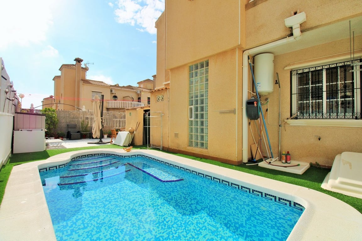 House in Villamartin - Image 2