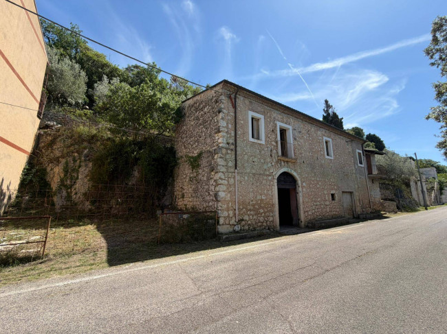 House in Castrocielo - Image 2