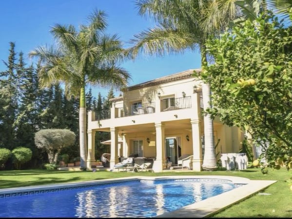 Villa in Nueva Andalucia - view 1
