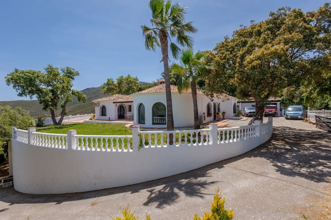 Villa in Alhaurin el Grande - view 1