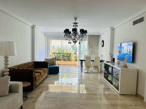 Apartment in Elviria - view 1