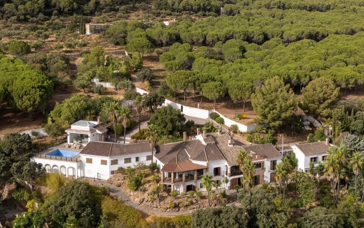 Villa in Alhaurin el Grande - view 1