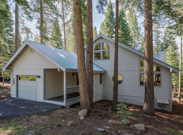House in Truckee - view 1