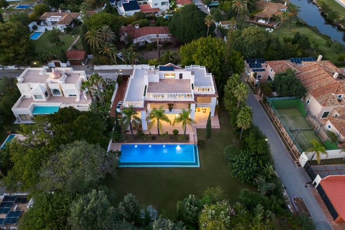 Villa in Estepona - view 1