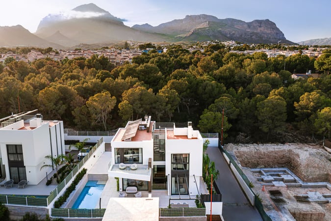 Villa in La Nucia - view 1