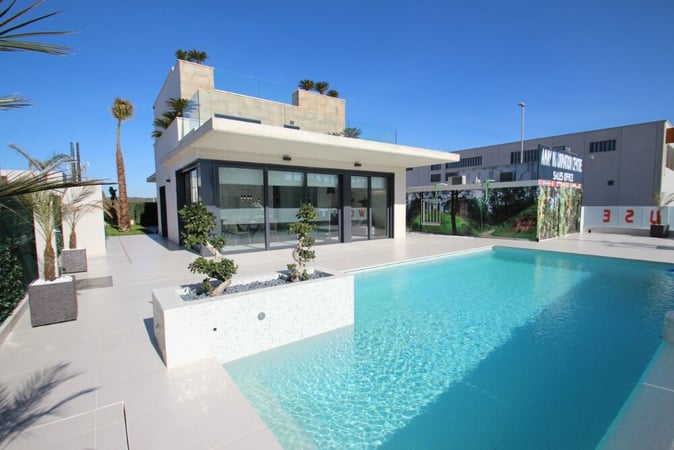 Villa in San Miguel de Salinas - view 1