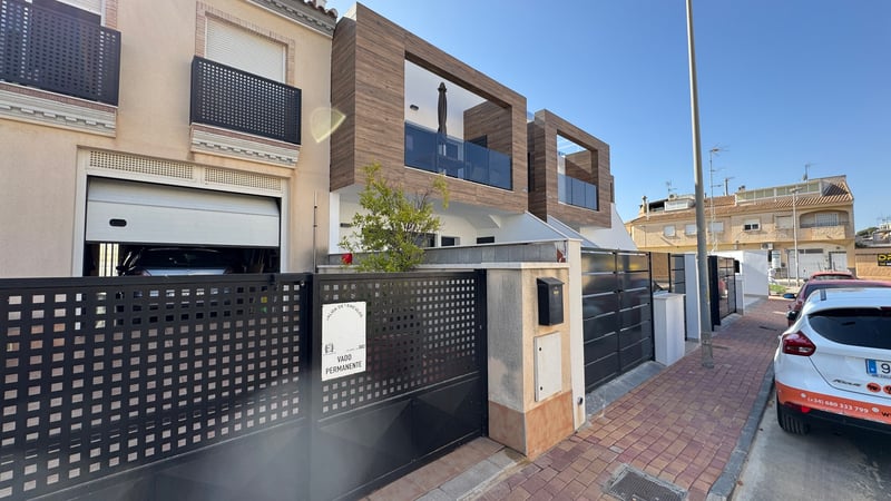 House in San Pedro del Pinatar - view 1