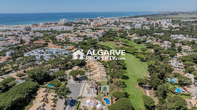 Villa in Vilamoura - view 1