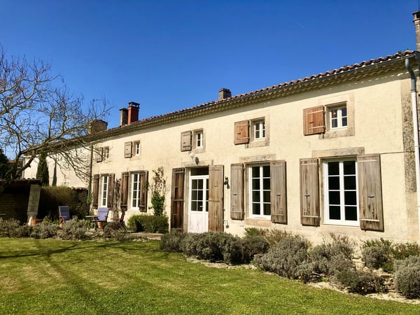 House in Saint-Pierre-de-Juillers - view 1
