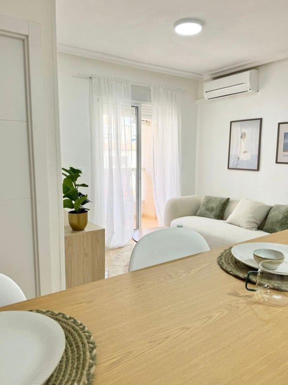 Apartment in Torrevieja - Image 2