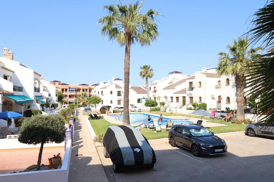 Apartment in Dehesa de Campoamor - Image 2