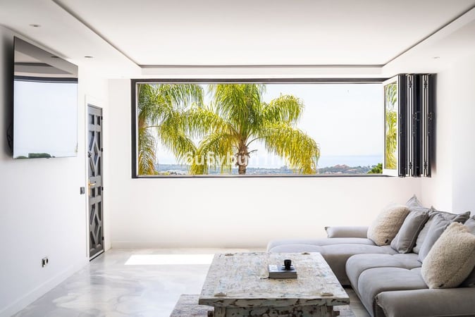 Apartment in Benahavis - view 1
