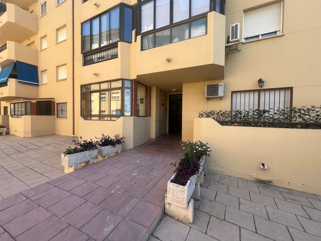 Apartment in Mijas Costa - Image 2