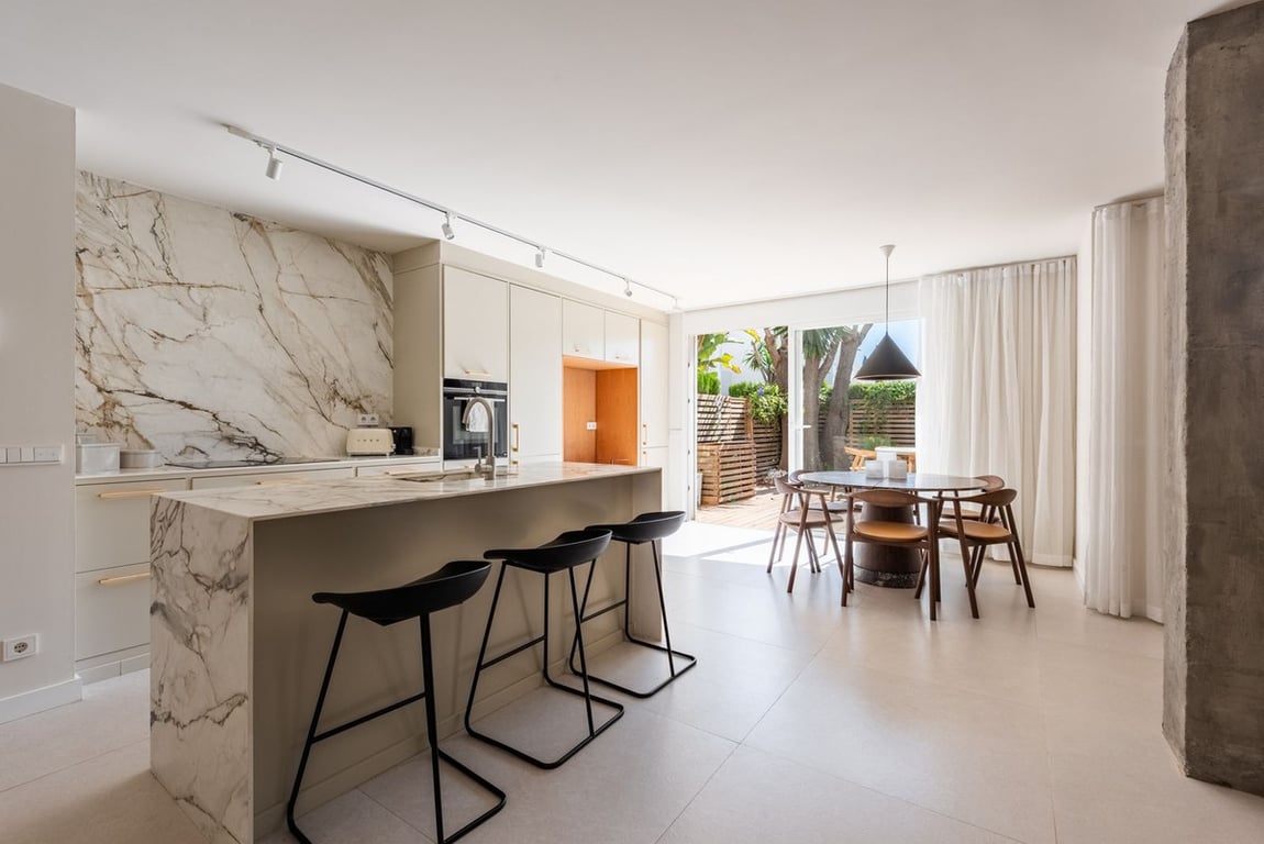 Apartment in Nueva Andalucia - Image 2