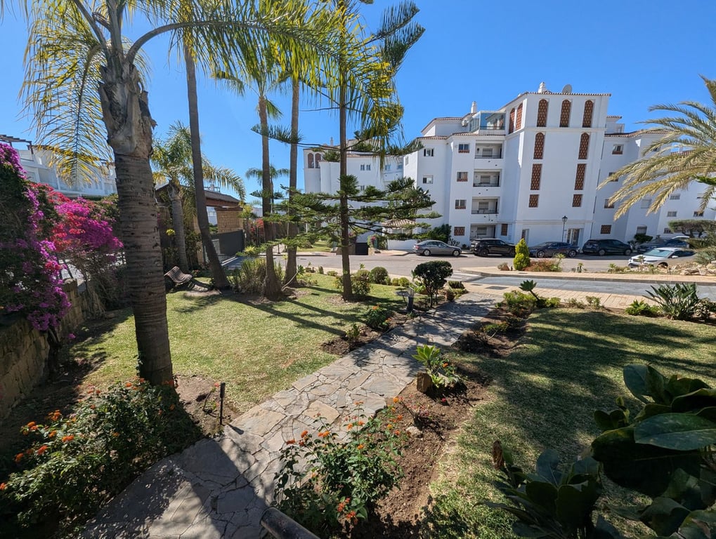 Apartment in Sitio de Calahonda - Image 3