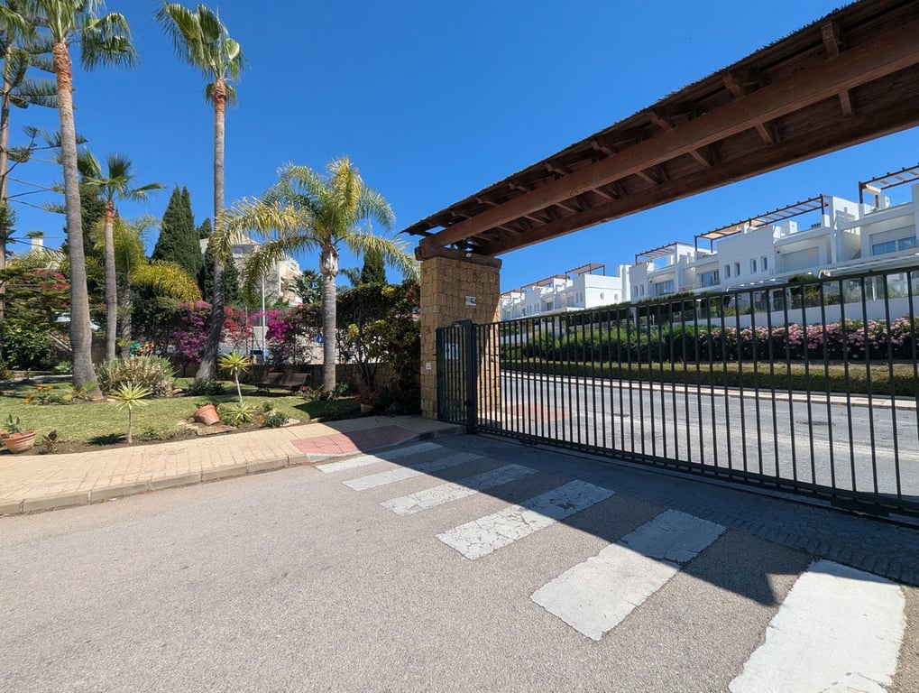 Apartment in Sitio de Calahonda - Image 2