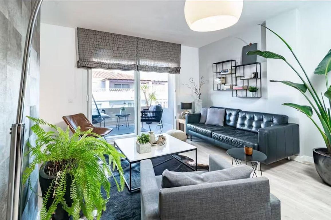 Apartment in Nueva Andalucia - Image 2