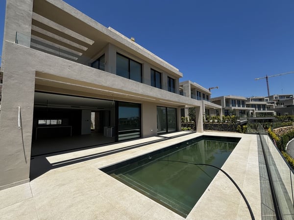 Villa in Benahavis - view 1