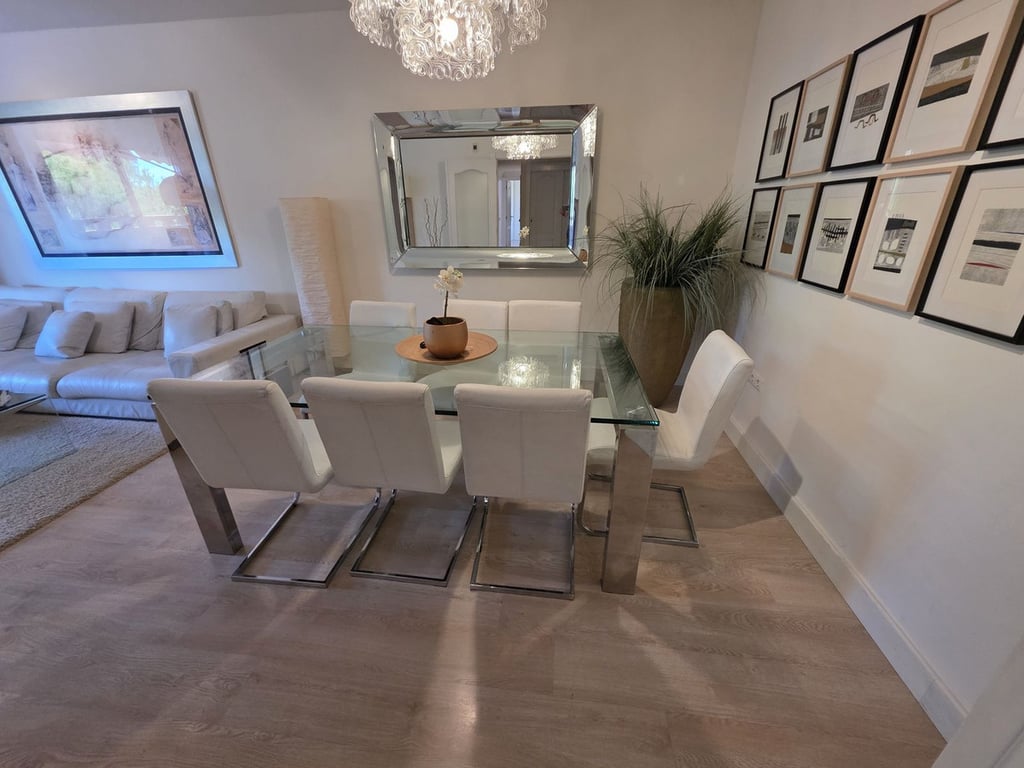 Apartment in Nueva Andalucia - Image 2