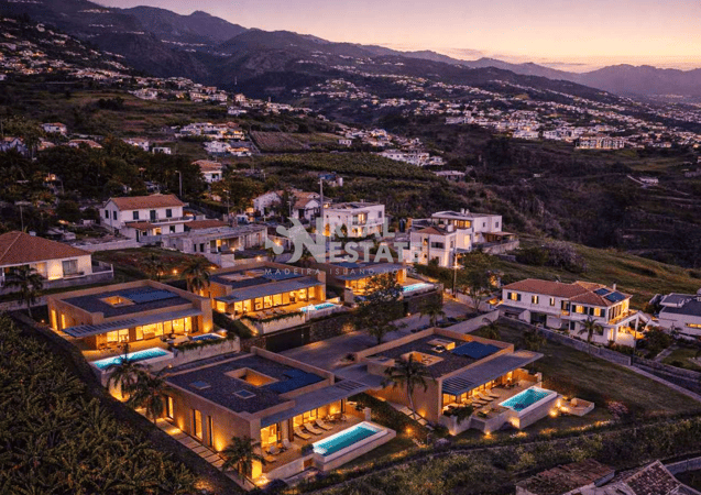 Villa in Estreito da Calheta - view 1